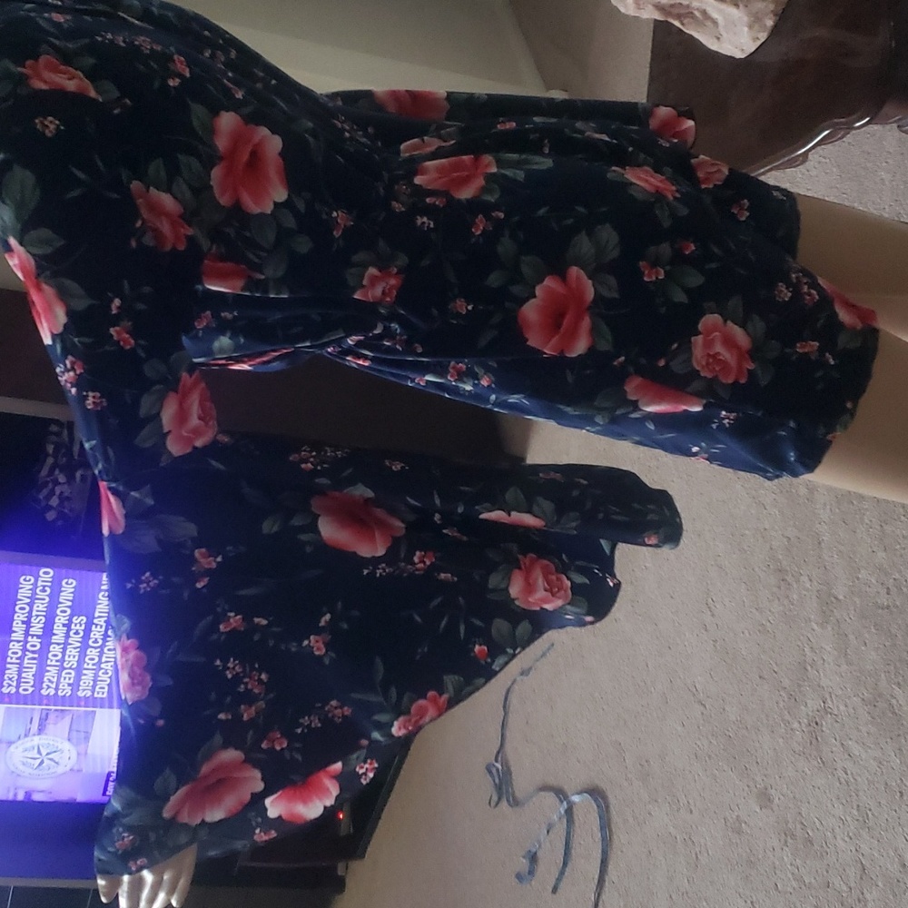 Peyton Bre 16 or woman's size 4 elaborate bell sleeves blue romper vibrant - Picture 8 of 11